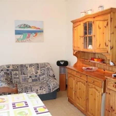 Appartement 2 Chambres - Idealement Situe A 200m De La Plage De 3