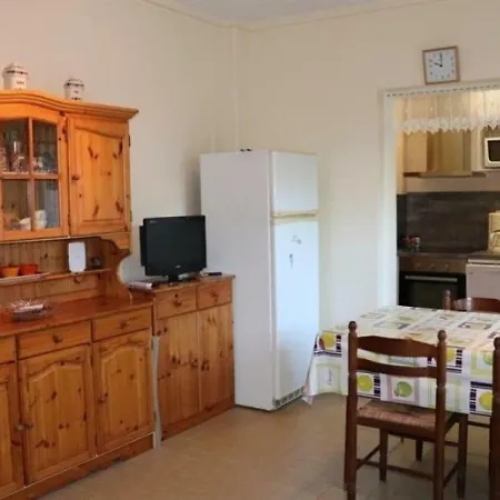 Appartement 2 Chambres - Idealement Situe A 200m De La Plage De 3