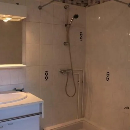 2 Chambres - Idealement Situe A 200m De La Plage De 3 *